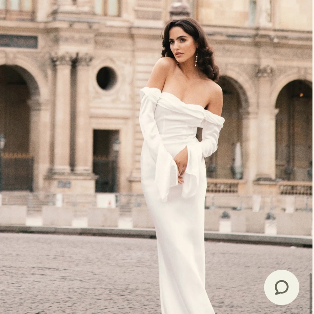 Meshki Off-Shoulder Long Sleeve White Dress